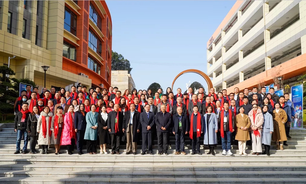 學(xué)校文化建設(shè)與家校社共育 | 緊跟教育步伐，推進(jìn)文化建設(shè)